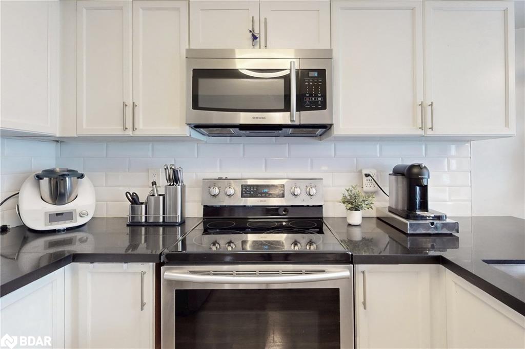 913 Fetchison Drive, Oshawa, ON - Indoor Photo Showing Kitchen