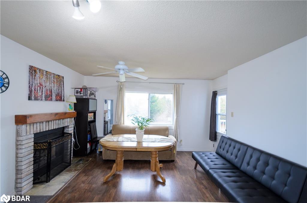 57-19 Dawson Drive, Collingwood, ON - Indoor Photo Showing Living Room With Fireplace