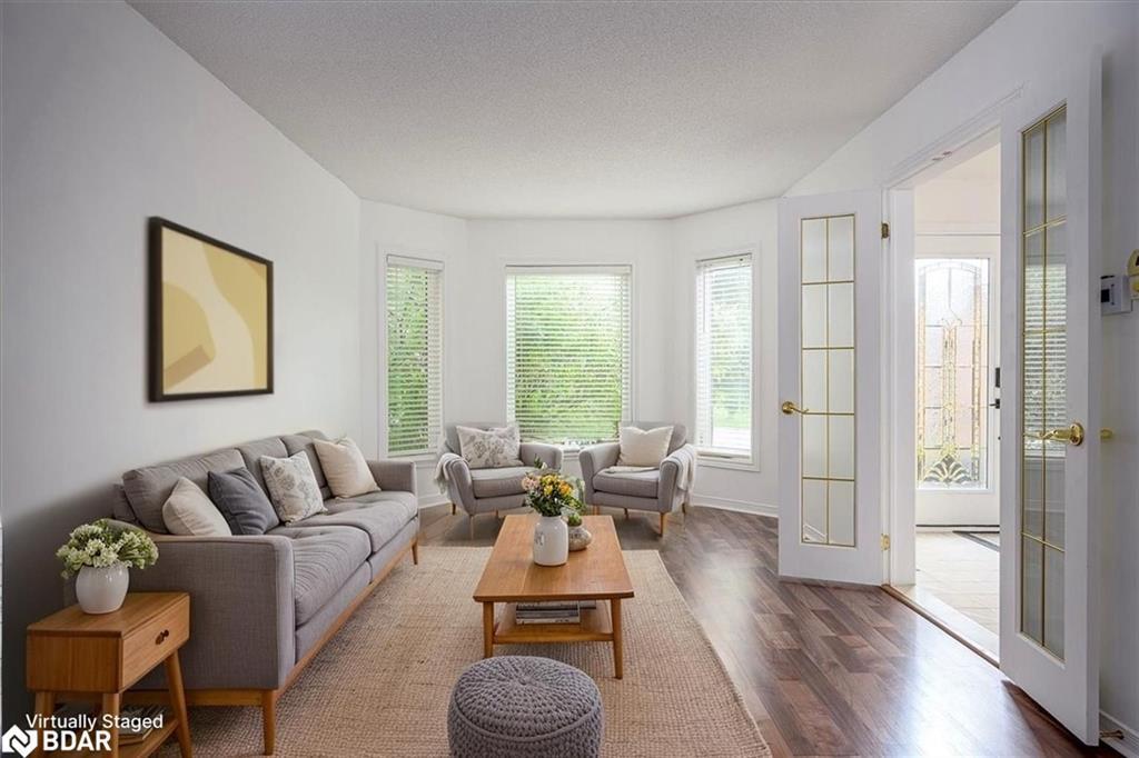 22 River Ridge Road, Barrie, ON - Indoor Photo Showing Living Room