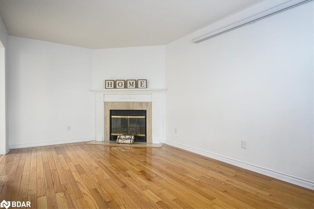 22 River Ridge Road, Barrie, ON - Indoor Photo Showing Living Room With Fireplace