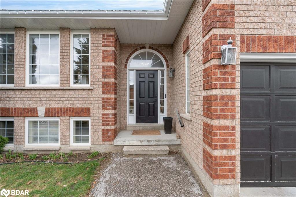 90 Larkin Drive, Barrie, ON - Outdoor With Facade