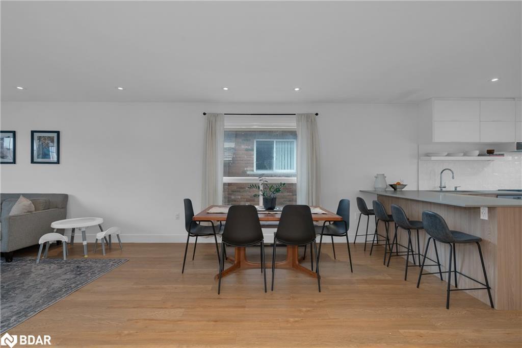 90 Larkin Drive, Barrie, ON - Indoor