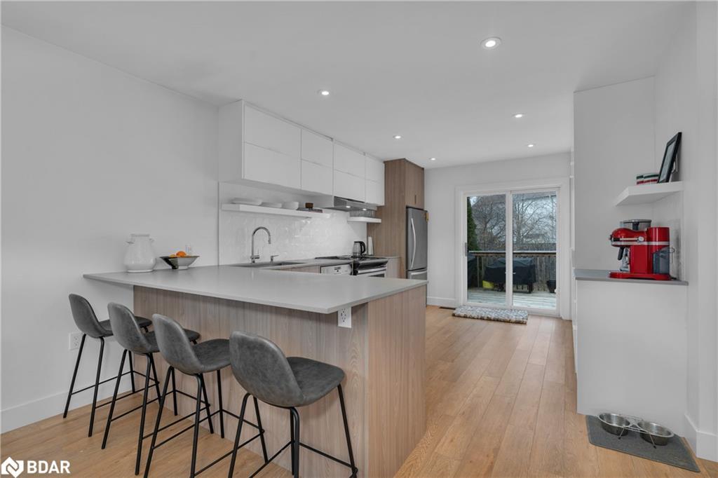 90 Larkin Drive, Barrie, ON - Indoor Photo Showing Kitchen