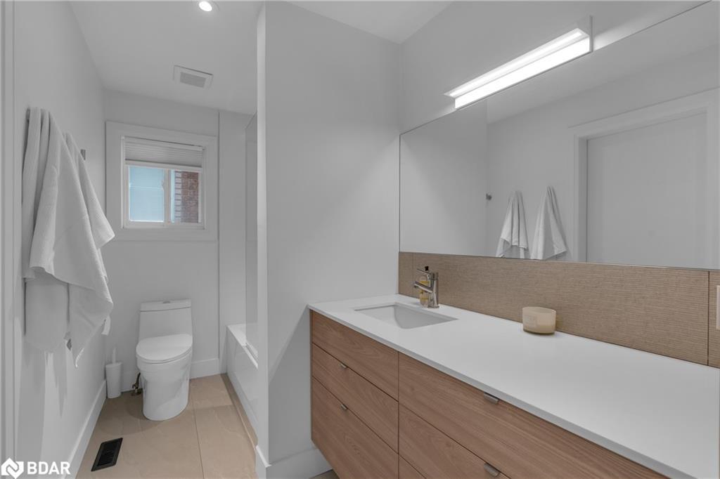90 Larkin Drive, Barrie, ON - Indoor Photo Showing Bathroom