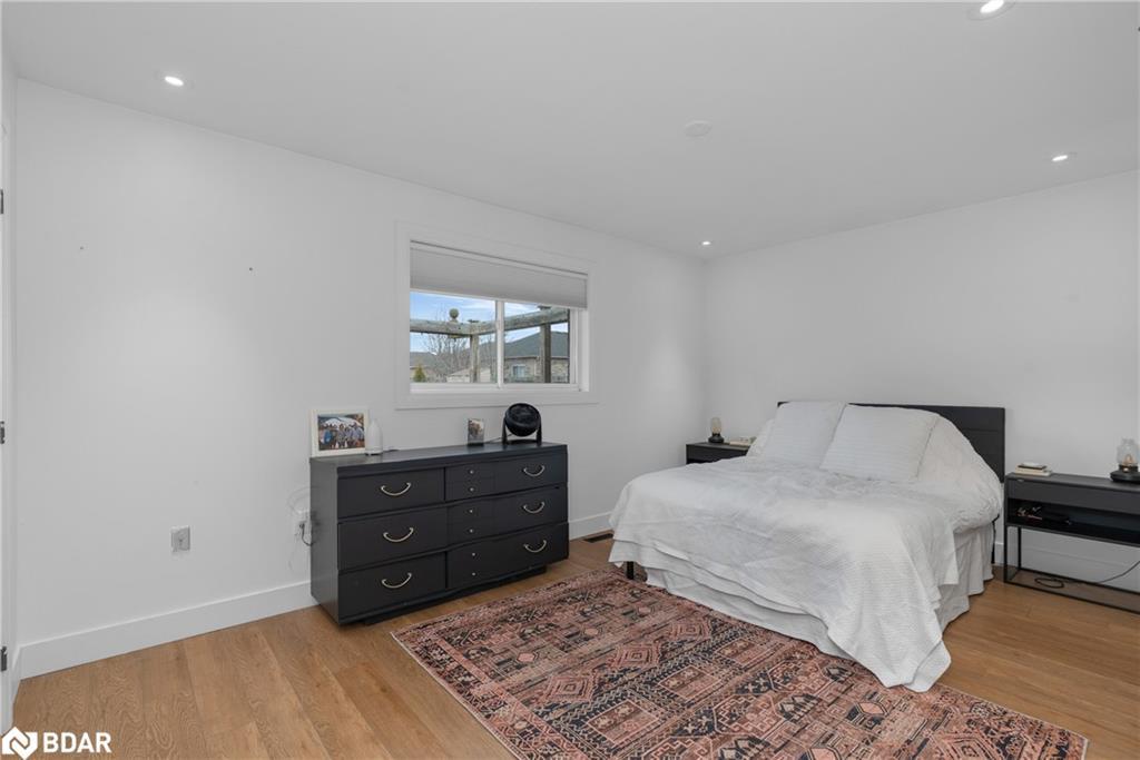 90 Larkin Drive, Barrie, ON - Indoor Photo Showing Bedroom