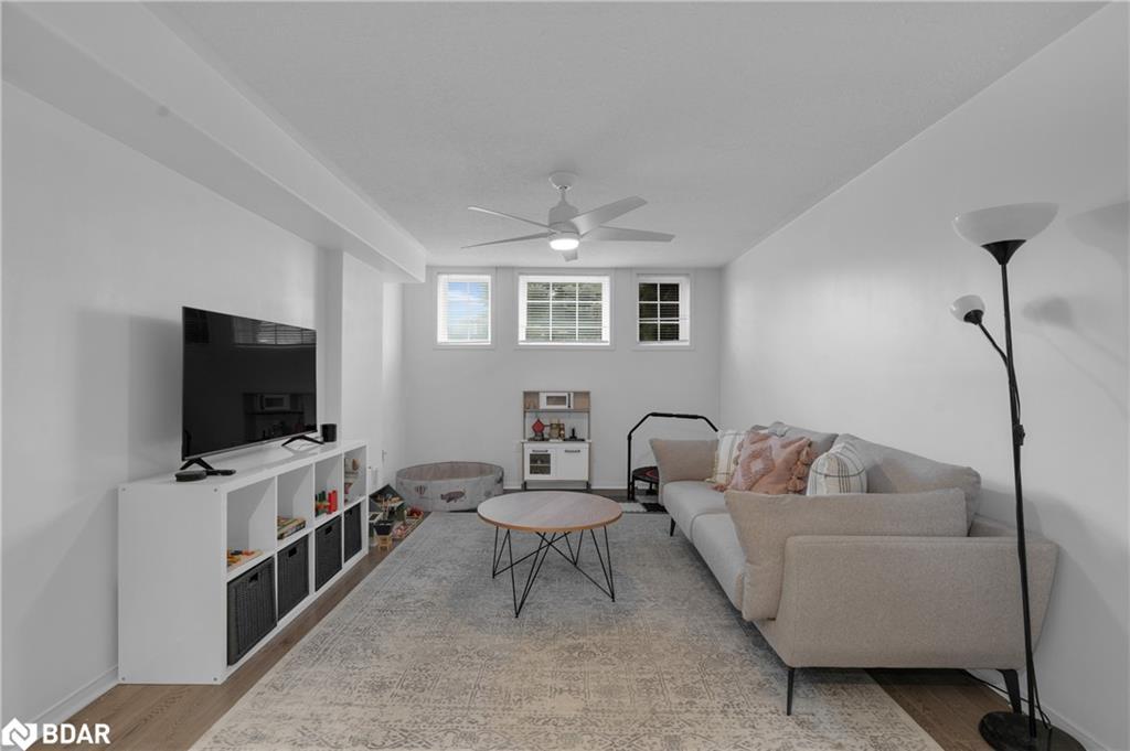 90 Larkin Drive, Barrie, ON - Indoor