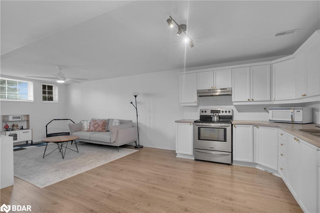 90 Larkin Drive, Barrie, ON - Indoor Photo Showing Kitchen