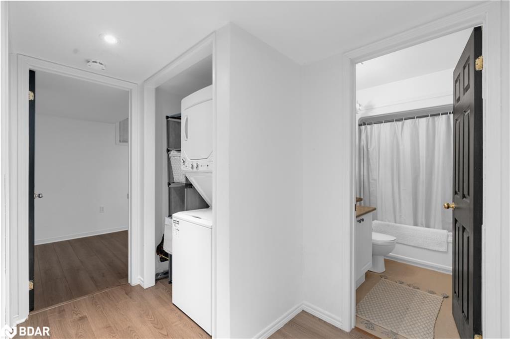 90 Larkin Drive, Barrie, ON - Indoor Photo Showing Laundry Room