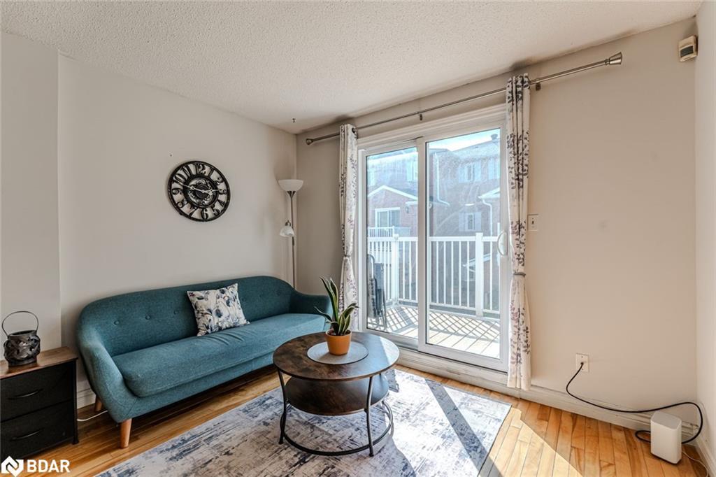 52-508 Essa Road, Barrie, ON - Indoor Photo Showing Living Room