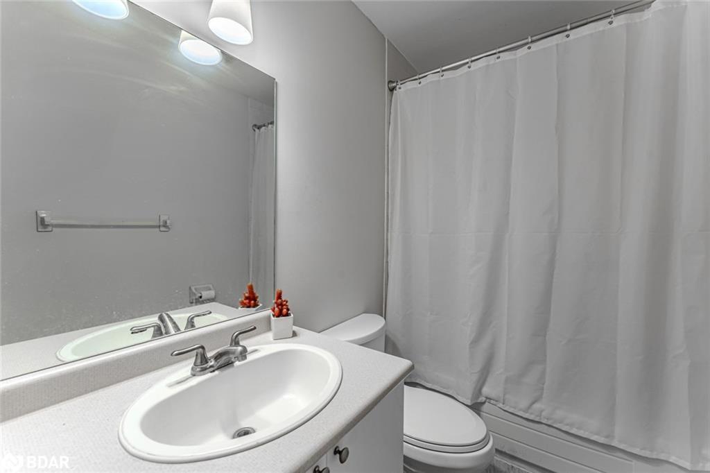 52-508 Essa Road, Barrie, ON - Indoor Photo Showing Bathroom