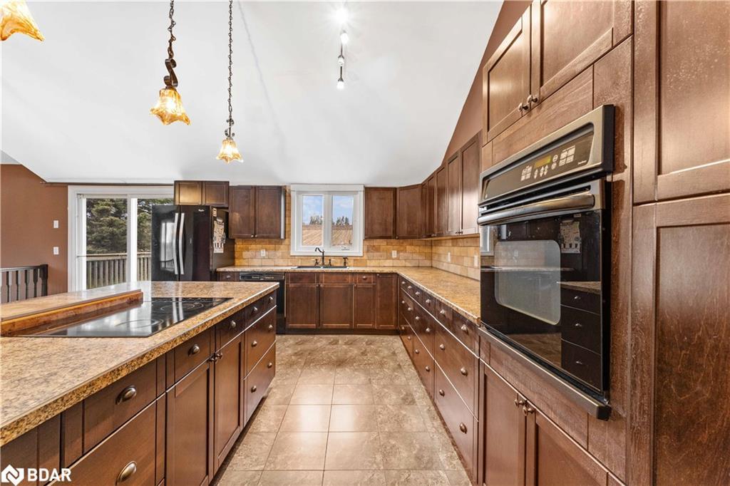 2717 3/4 Sunn Side Side Road, New Lowell, ON - Indoor Photo Showing Kitchen