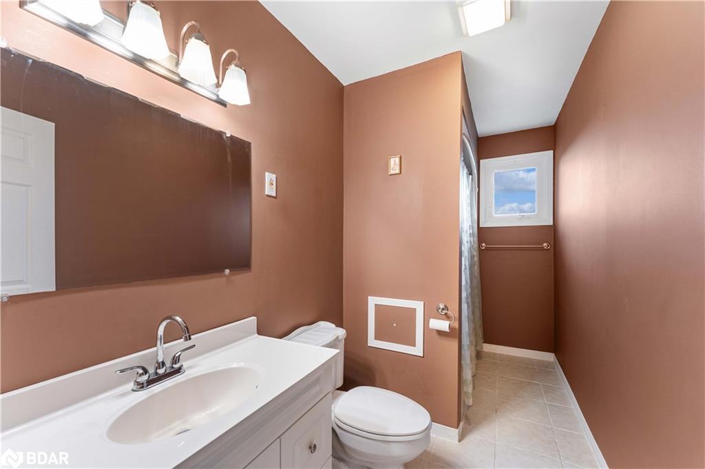 2717 3/4 Sunn Side Side Road, New Lowell, ON - Indoor Photo Showing Bathroom