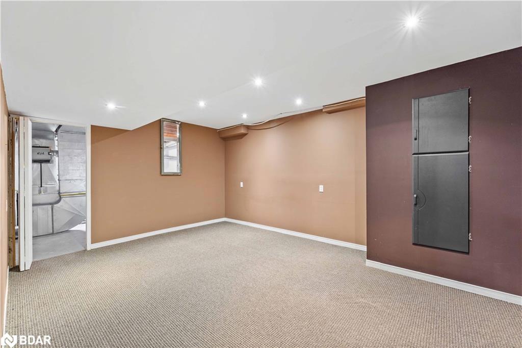 2717 3/4 Sunn Side Side Road, New Lowell, ON - Indoor Photo Showing Other Room