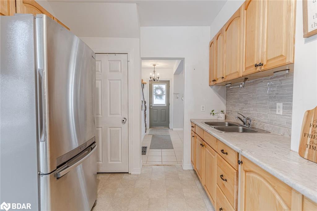 408 Regent Street, Orillia, ON - Indoor Photo Showing Kitchen With Double Sink