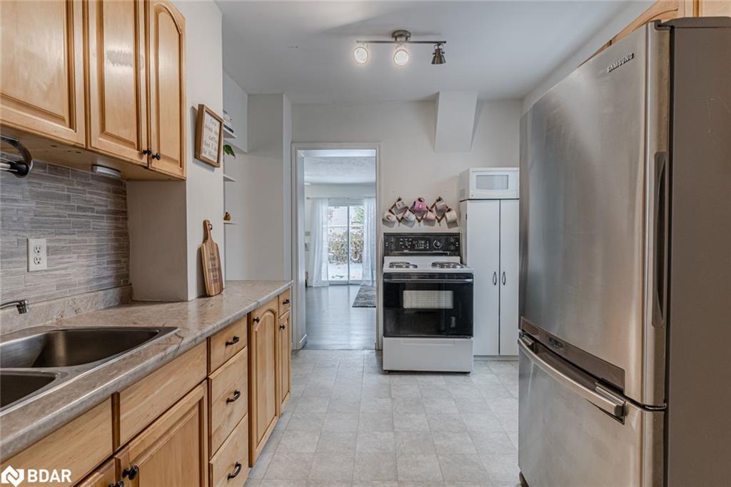 408 Regent Street, Orillia, ON - Indoor Photo Showing Kitchen With Upgraded Kitchen