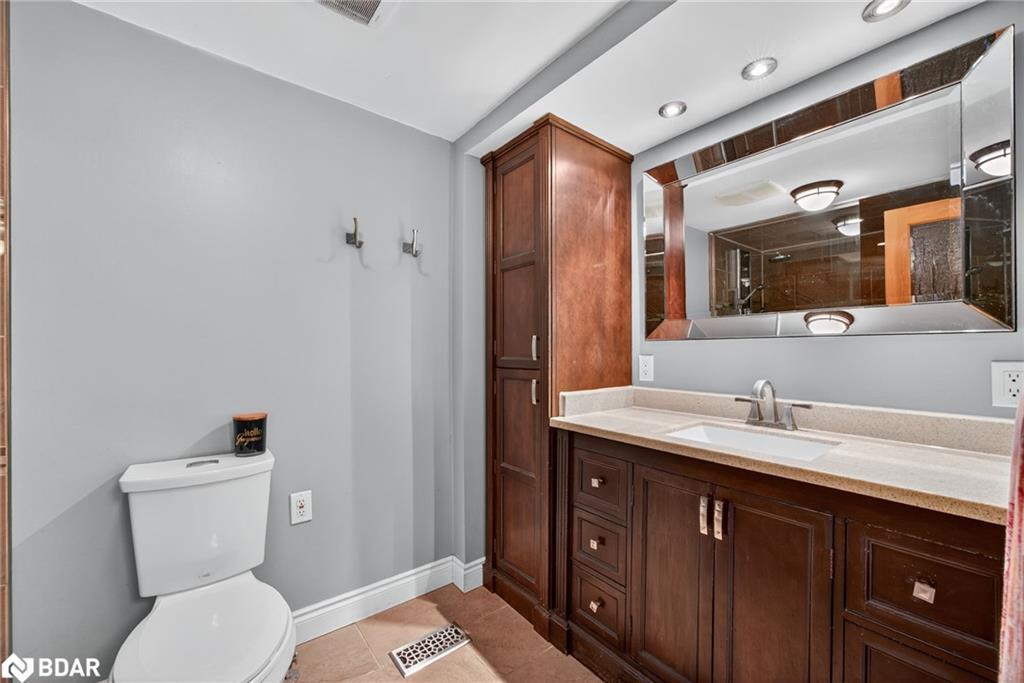 35 Glenridge Road, Barrie, ON - Indoor Photo Showing Bathroom