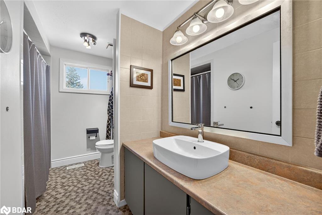 35 Glenridge Road, Barrie, ON - Indoor Photo Showing Bathroom
