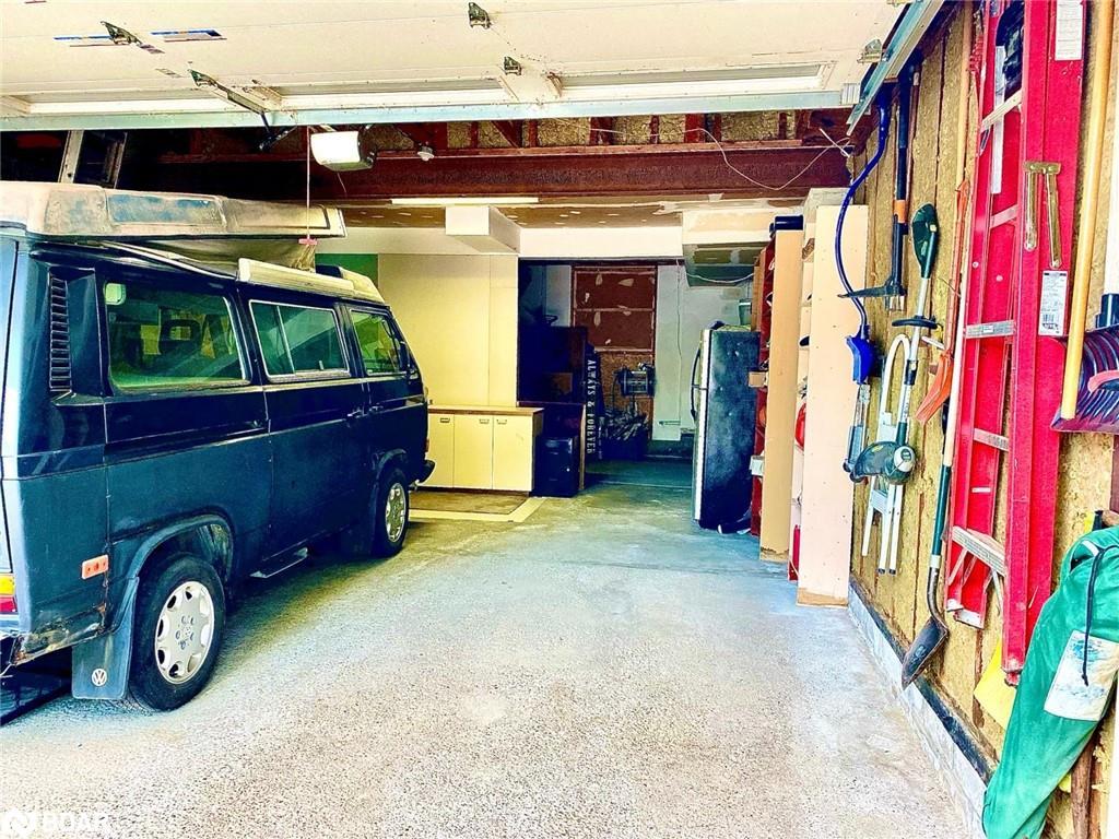 35 Glenridge Road, Barrie, ON - Indoor Photo Showing Garage