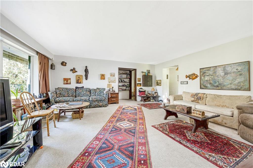 13968 9Th Line, Halton Hills, ON - Indoor Photo Showing Living Room