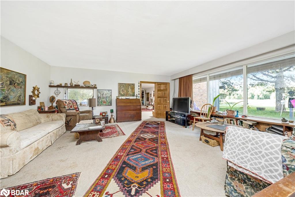 13968 9Th Line, Halton Hills, ON - Indoor Photo Showing Living Room