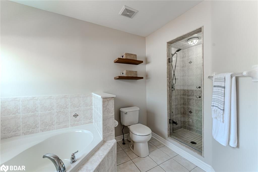 14 Regina Road, Barrie, ON - Indoor Photo Showing Bathroom