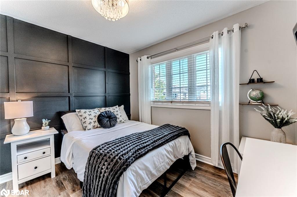 14 Regina Road, Barrie, ON - Indoor Photo Showing Bedroom