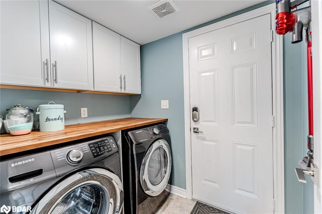 14 Regina Road, Barrie, ON - Indoor Photo Showing Laundry Room