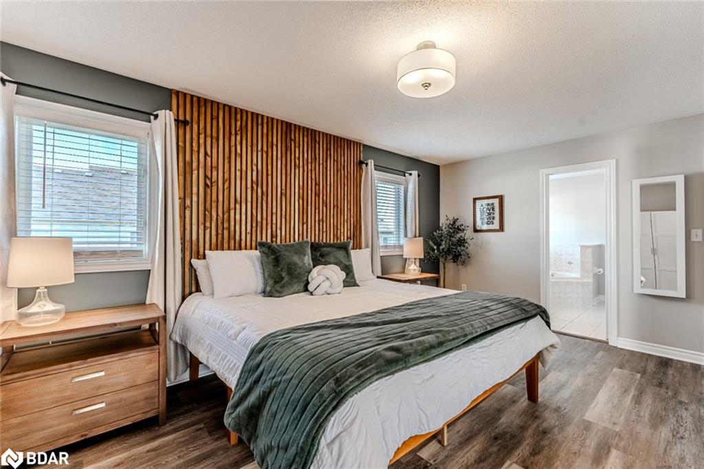 14 Regina Road, Barrie, ON - Indoor Photo Showing Bedroom