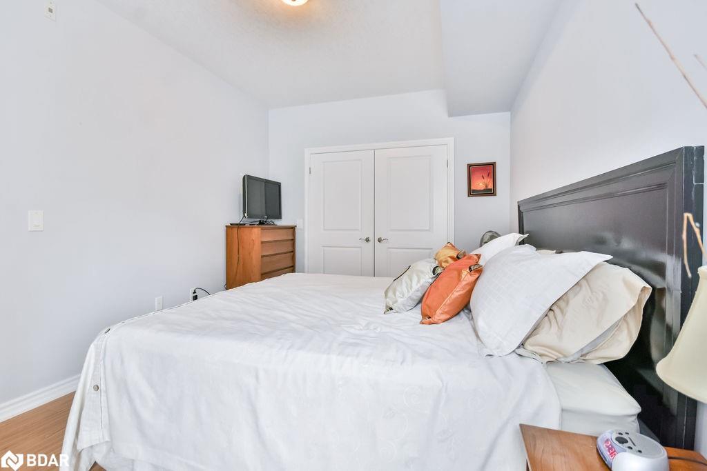 107-19B Yonge Street N, Elmvale, ON - Indoor Photo Showing Bedroom