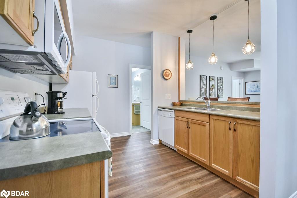 107-19B Yonge Street N, Elmvale, ON - Indoor Photo Showing Kitchen