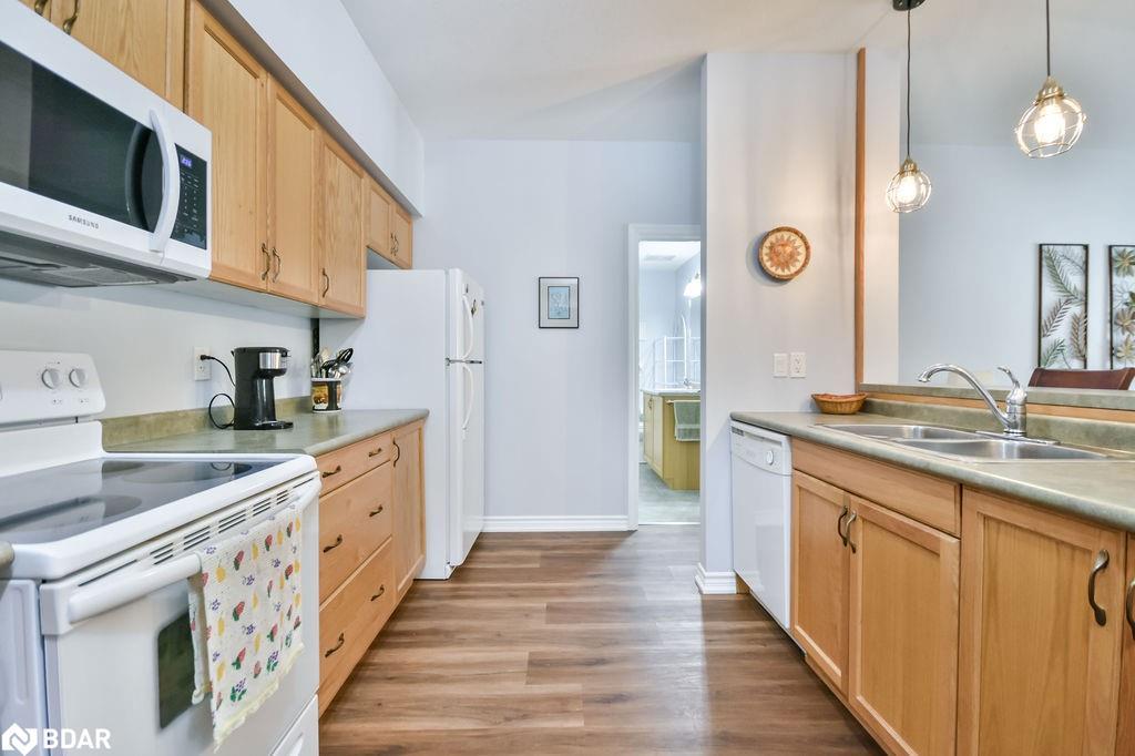 107-19B Yonge Street N, Elmvale, ON - Indoor Photo Showing Kitchen With Double Sink