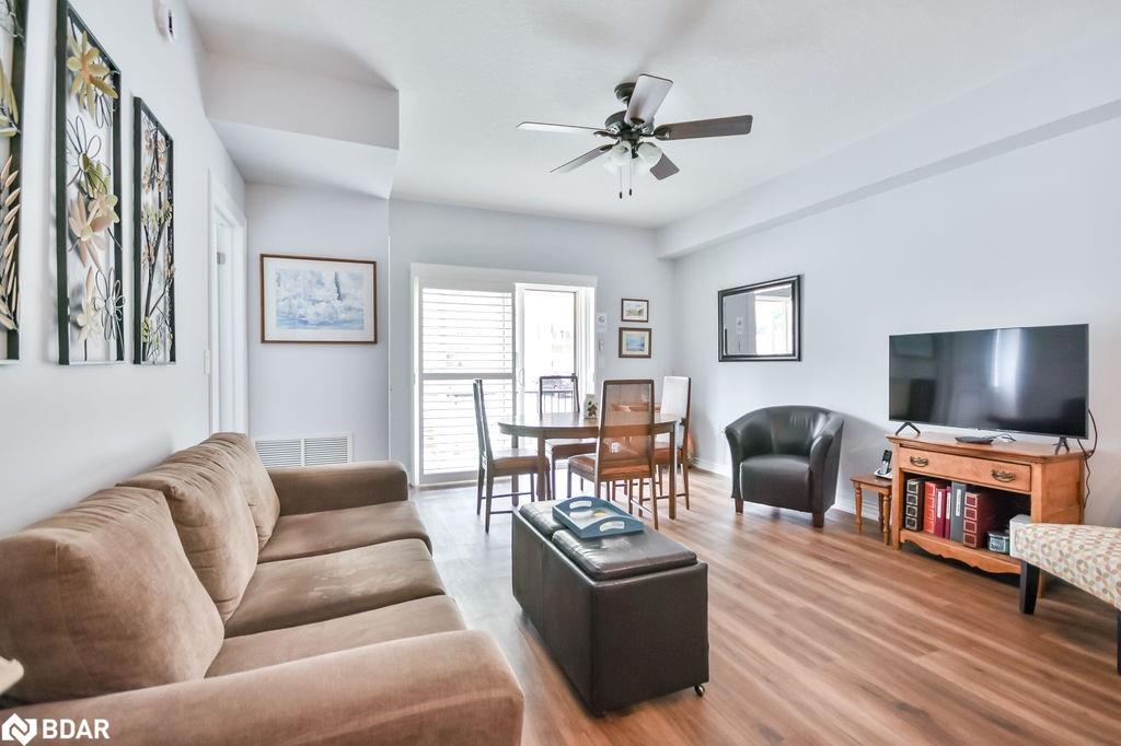 107-19B Yonge Street N, Elmvale, ON - Indoor Photo Showing Living Room