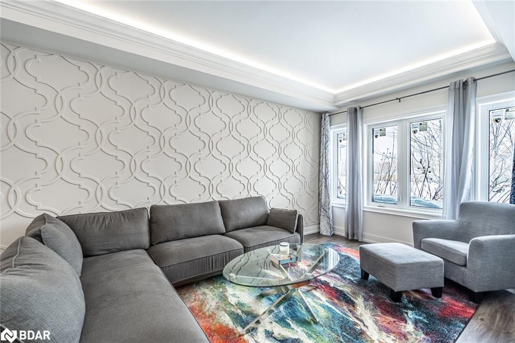 99 Mcintyre Drive, Barrie, ON - Indoor Photo Showing Living Room