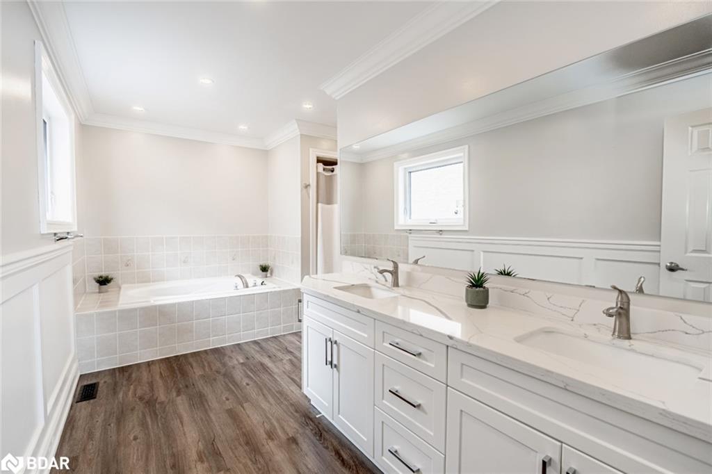 99 Mcintyre Drive, Barrie, ON - Indoor Photo Showing Bathroom