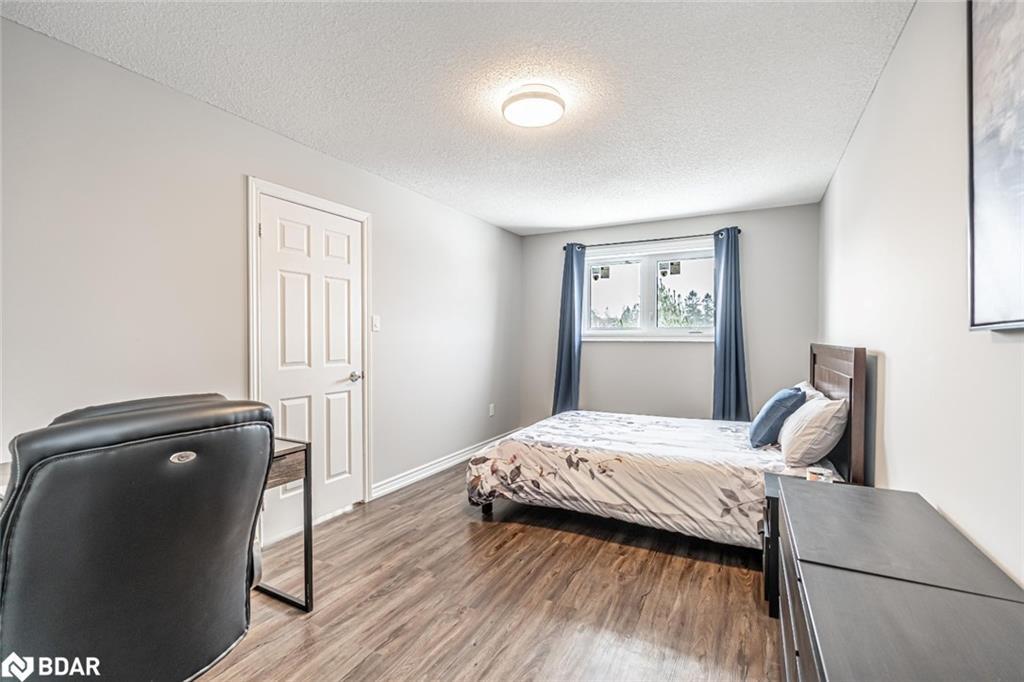 99 Mcintyre Drive, Barrie, ON - Indoor Photo Showing Bedroom