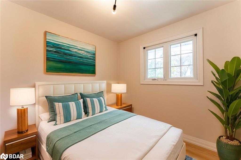 262 Duckworth Street, Barrie, ON - Indoor Photo Showing Bedroom
