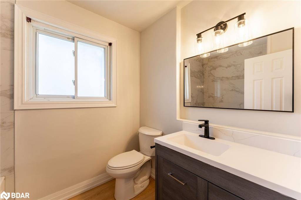 262 Duckworth Street, Barrie, ON - Indoor Photo Showing Bathroom