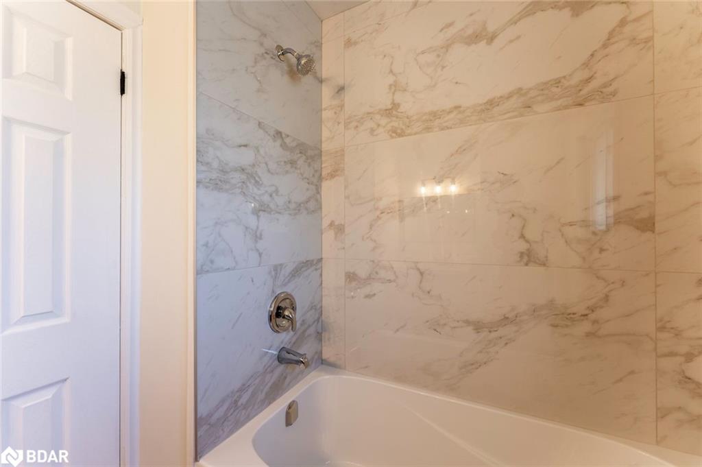 262 Duckworth Street, Barrie, ON - Indoor Photo Showing Bathroom