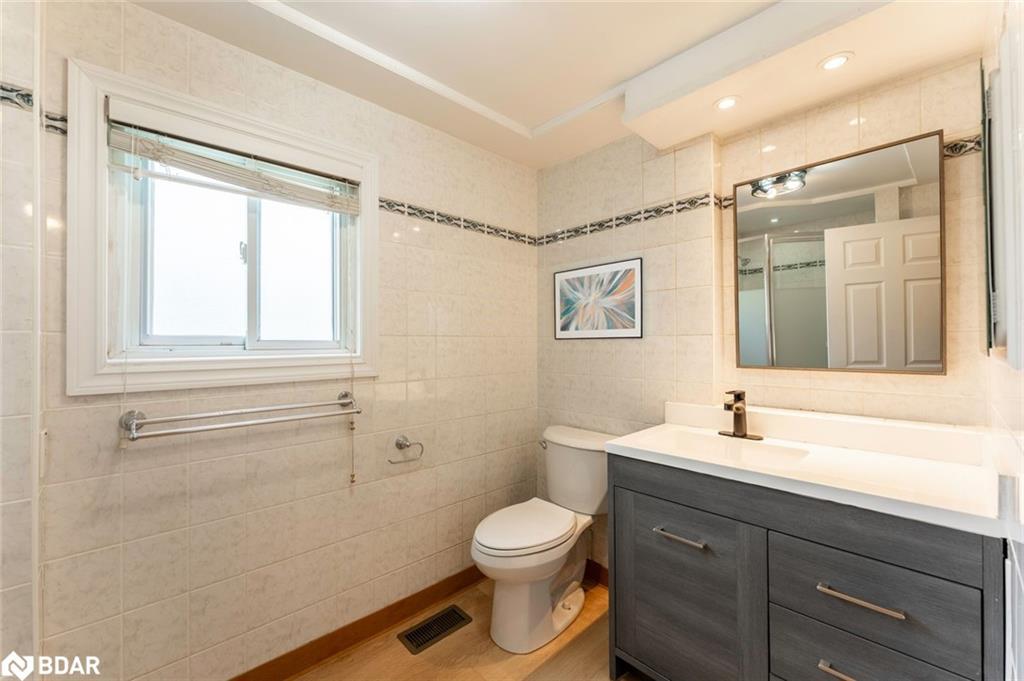 262 Duckworth Street, Barrie, ON - Indoor Photo Showing Bathroom