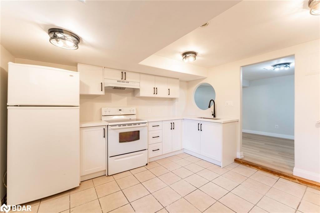262 Duckworth Street, Barrie, ON - Indoor Photo Showing Kitchen