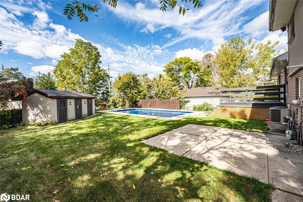 262 Duckworth Street, Barrie, ON - Outdoor With In Ground Pool