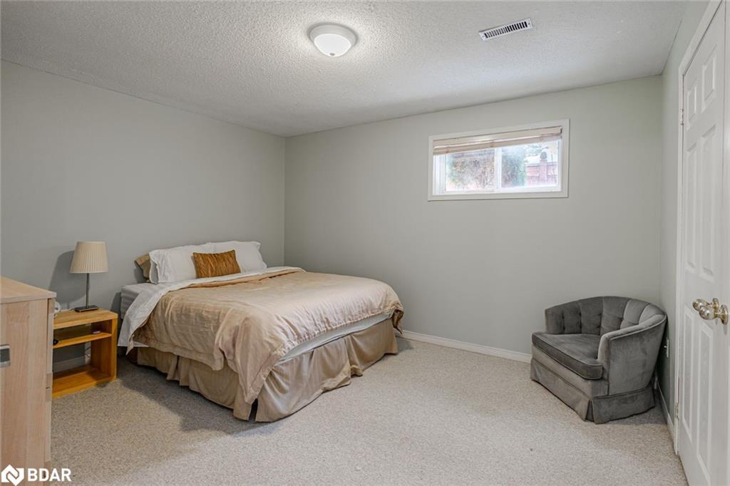 63 Mapleton Avenue, Barrie, ON - Indoor Photo Showing Bedroom