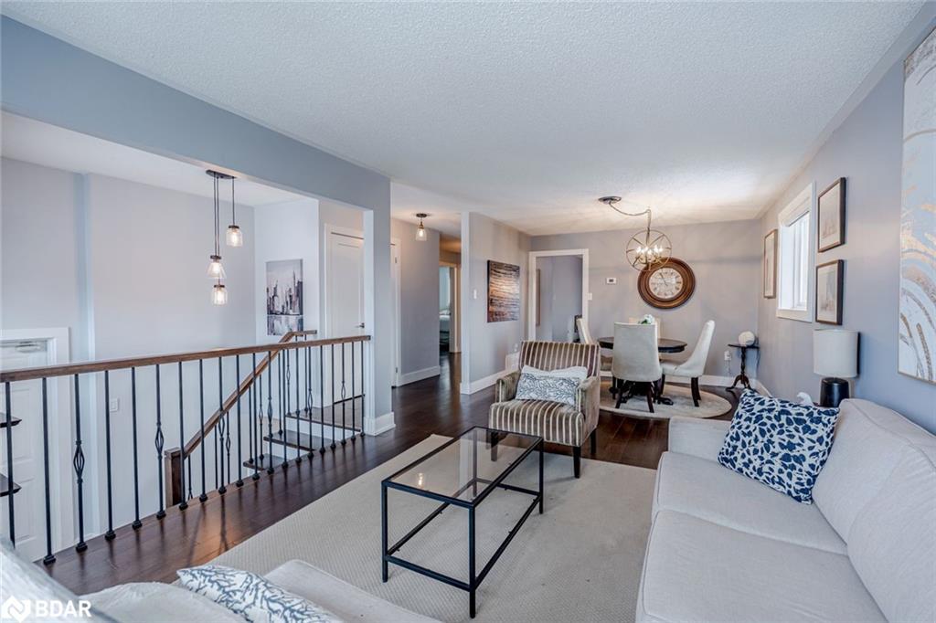 63 Mapleton Avenue, Barrie, ON - Indoor Photo Showing Living Room