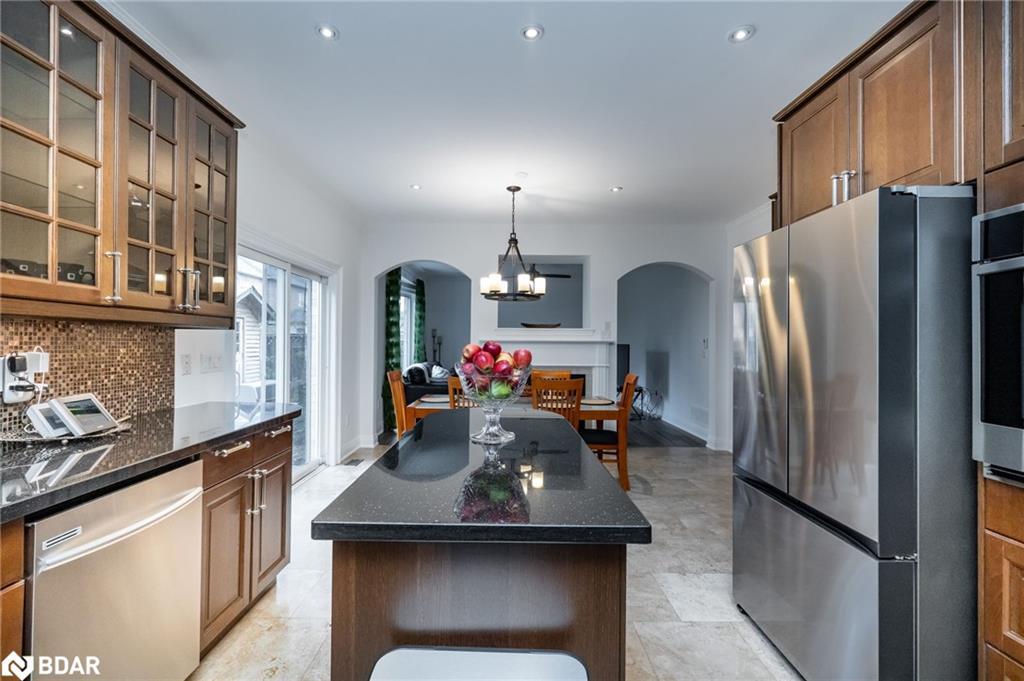 26 Emperor Drive, Brampton, ON - Indoor Photo Showing Kitchen