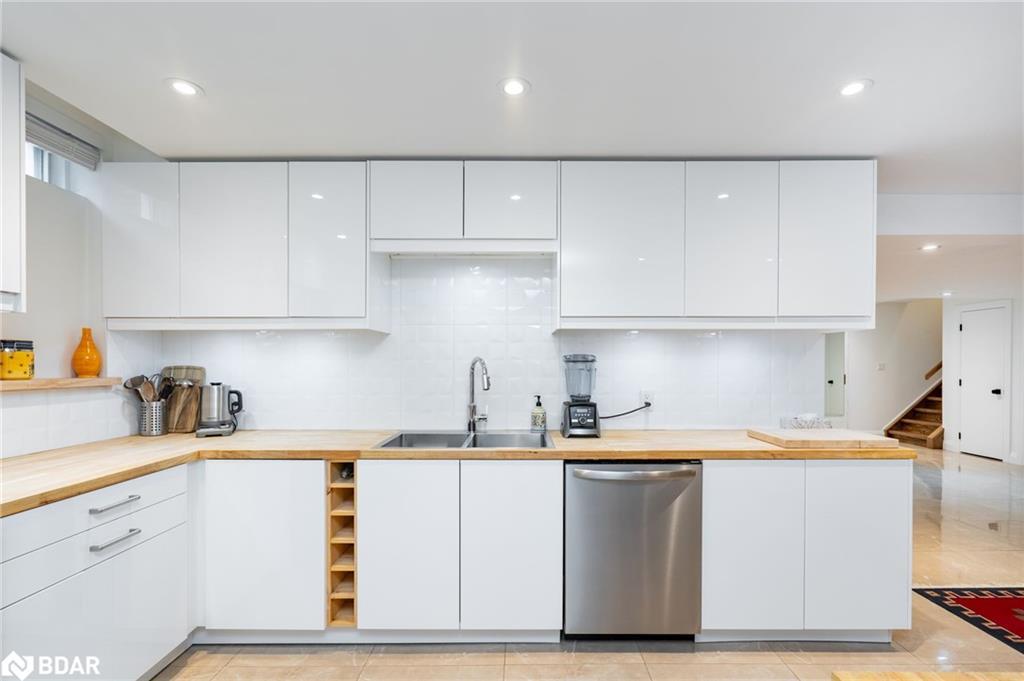 26 Emperor Drive, Brampton, ON - Indoor Photo Showing Kitchen With Double Sink With Upgraded Kitchen