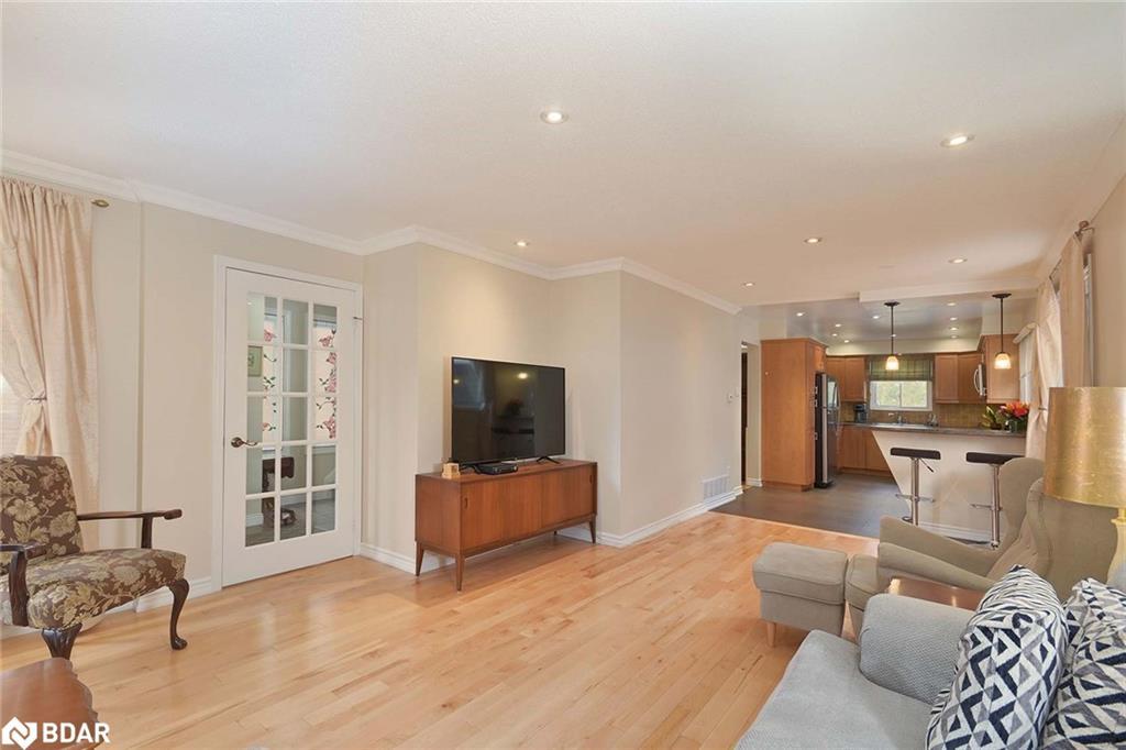 4207 Trapper Crescent, Mississauga, ON - Indoor Photo Showing Living Room