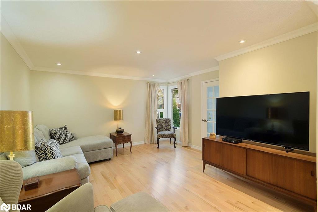 4207 Trapper Crescent, Mississauga, ON - Indoor Photo Showing Living Room