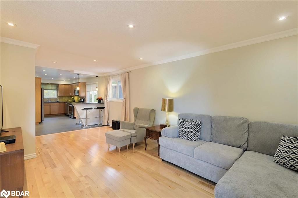 4207 Trapper Crescent, Mississauga, ON - Indoor Photo Showing Living Room