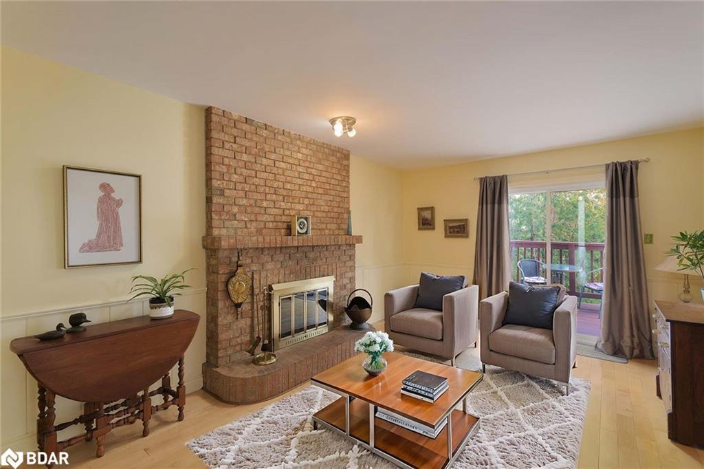 4207 Trapper Crescent, Mississauga, ON - Indoor Photo Showing Living Room With Fireplace