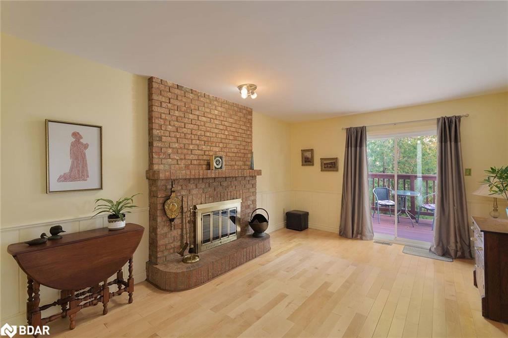 4207 Trapper Crescent, Mississauga, ON - Indoor Photo Showing Living Room With Fireplace